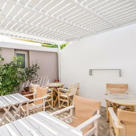 Pensión Flora Tínos